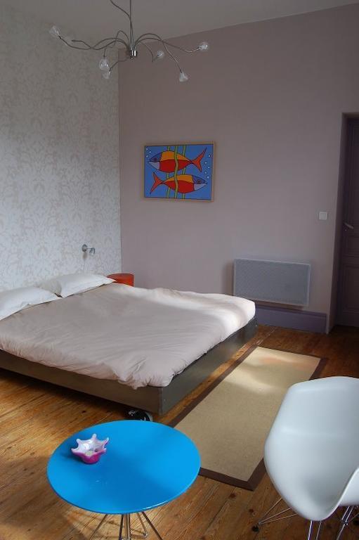 La Vieille Ecole Bed & Breakfast Bourgougnague Bilik gambar